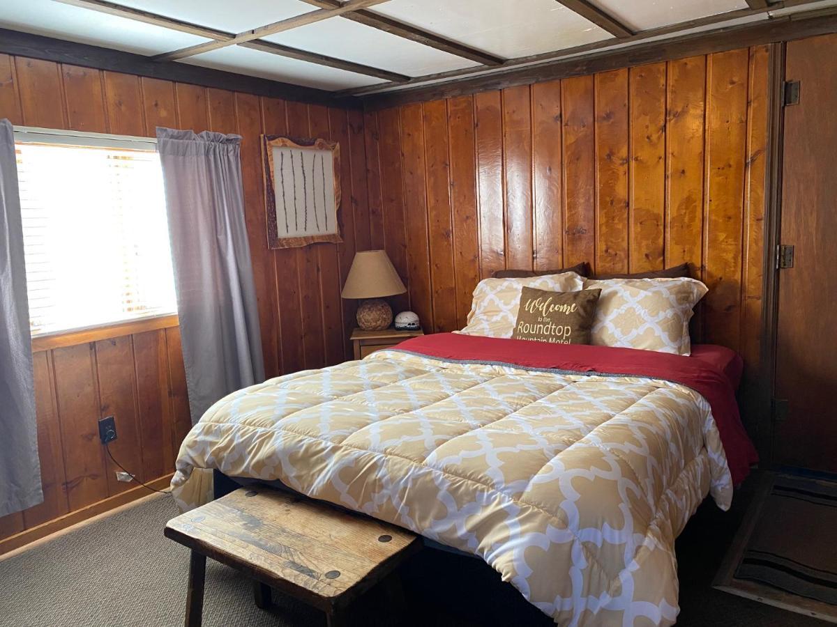 Roundtop Mountain Vista - Cabins And Motel เธอร์โมโปลิส ภายนอก รูปภาพ