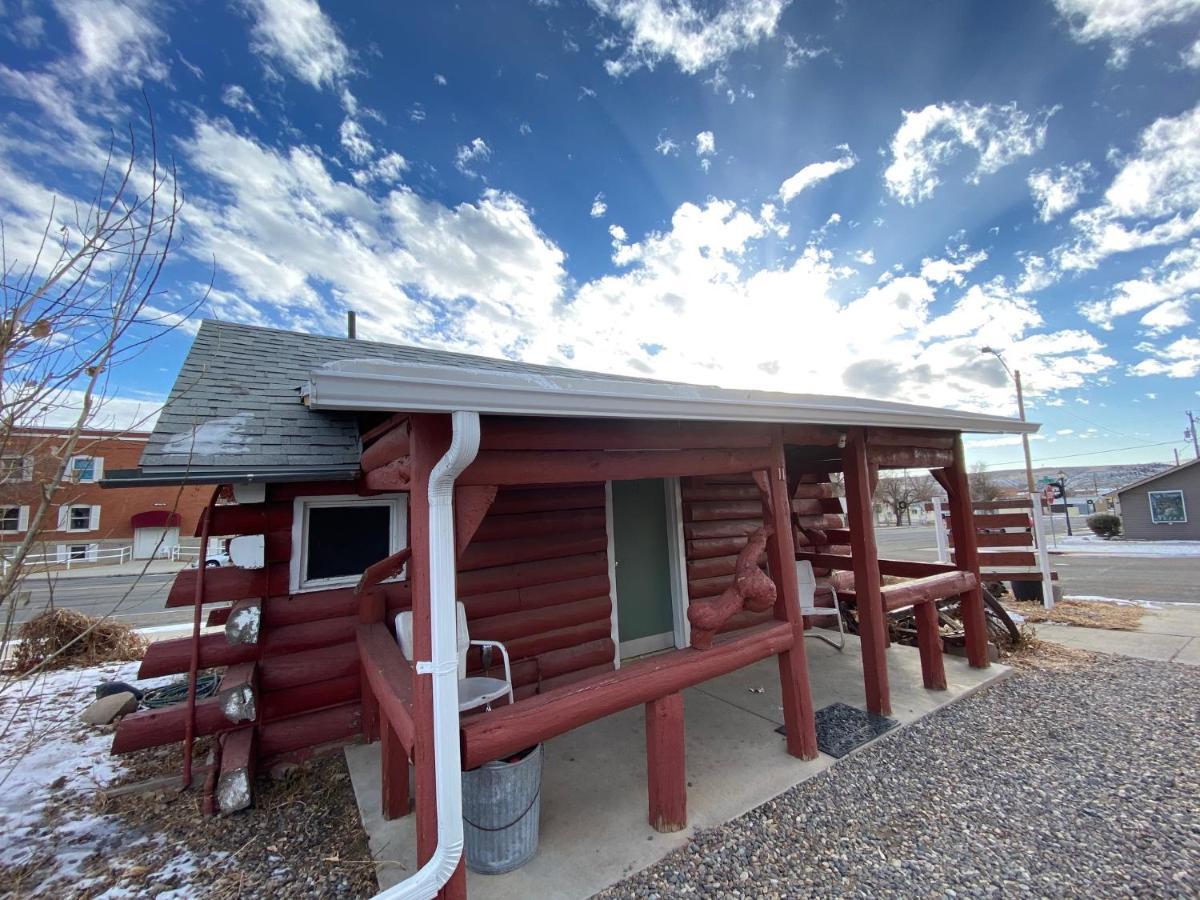 Roundtop Mountain Vista - Cabins And Motel เธอร์โมโปลิส ภายนอก รูปภาพ