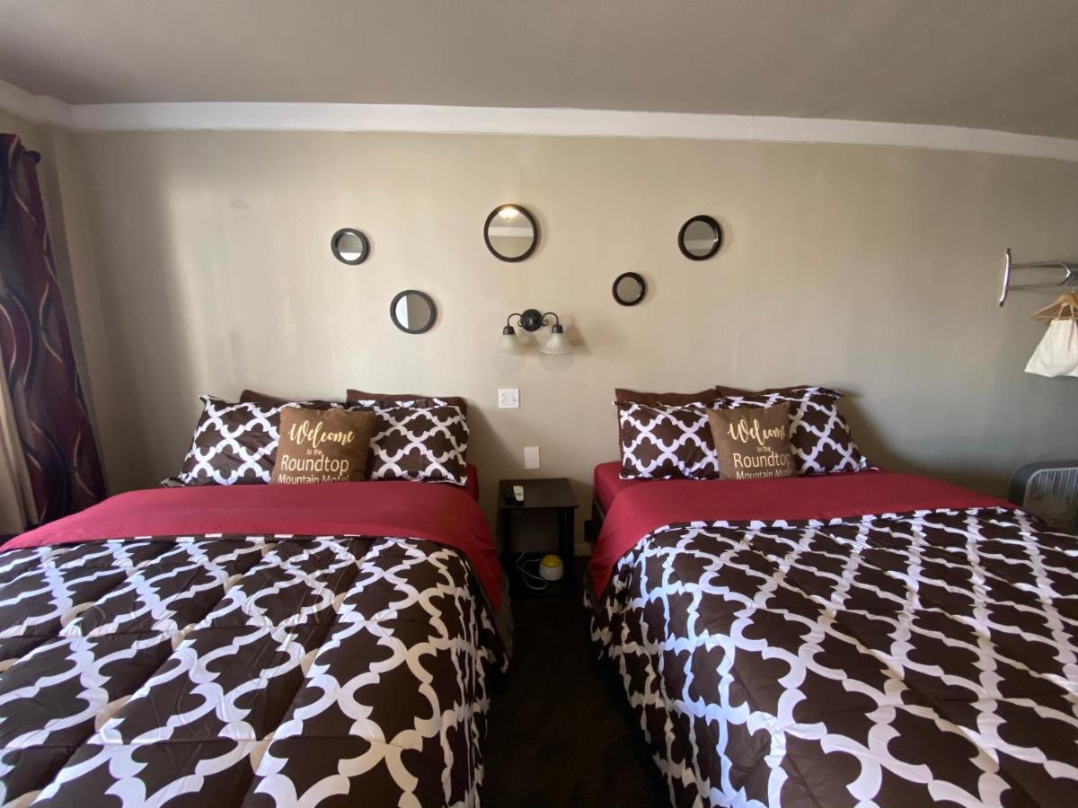 Roundtop Mountain Vista - Cabins And Motel เธอร์โมโปลิส ภายนอก รูปภาพ
