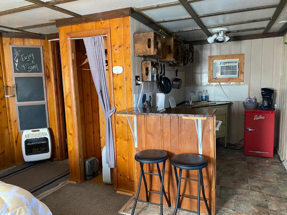 Roundtop Mountain Vista - Cabins And Motel เธอร์โมโปลิส ภายนอก รูปภาพ