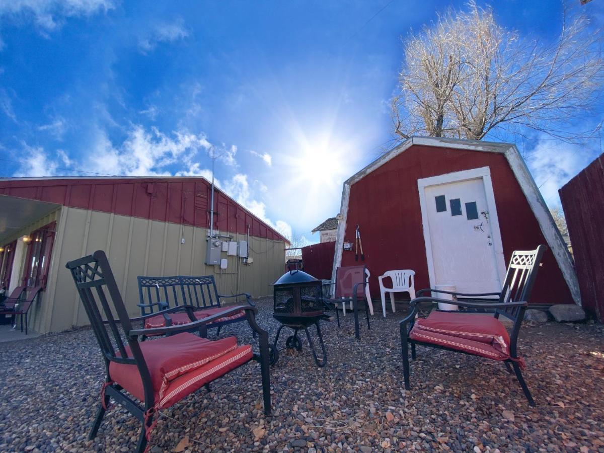 Roundtop Mountain Vista - Cabins And Motel เธอร์โมโปลิส ภายนอก รูปภาพ