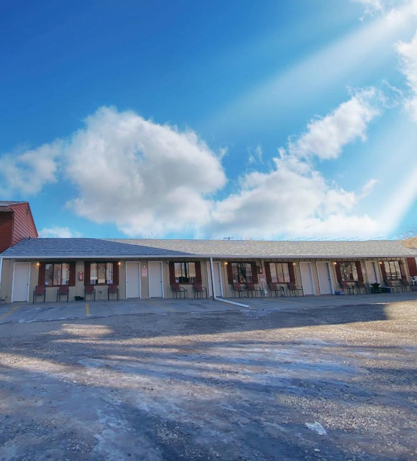Roundtop Mountain Vista - Cabins And Motel เธอร์โมโปลิส ภายนอก รูปภาพ