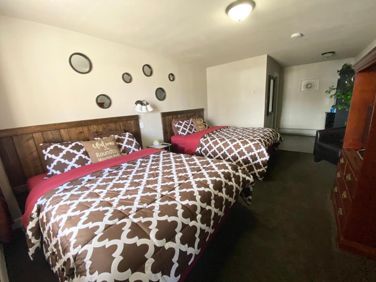 Roundtop Mountain Vista - Cabins And Motel เธอร์โมโปลิส ภายนอก รูปภาพ