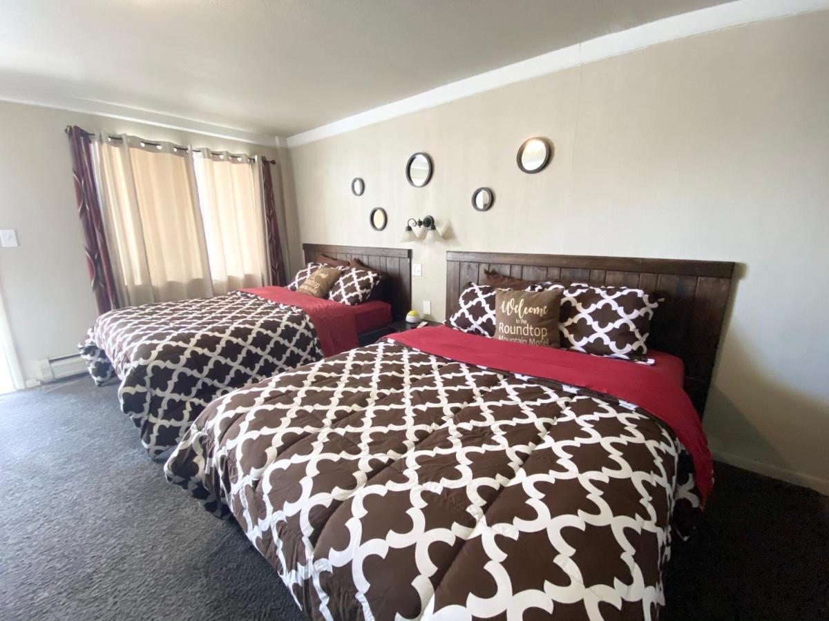 Roundtop Mountain Vista - Cabins And Motel เธอร์โมโปลิส ภายนอก รูปภาพ
