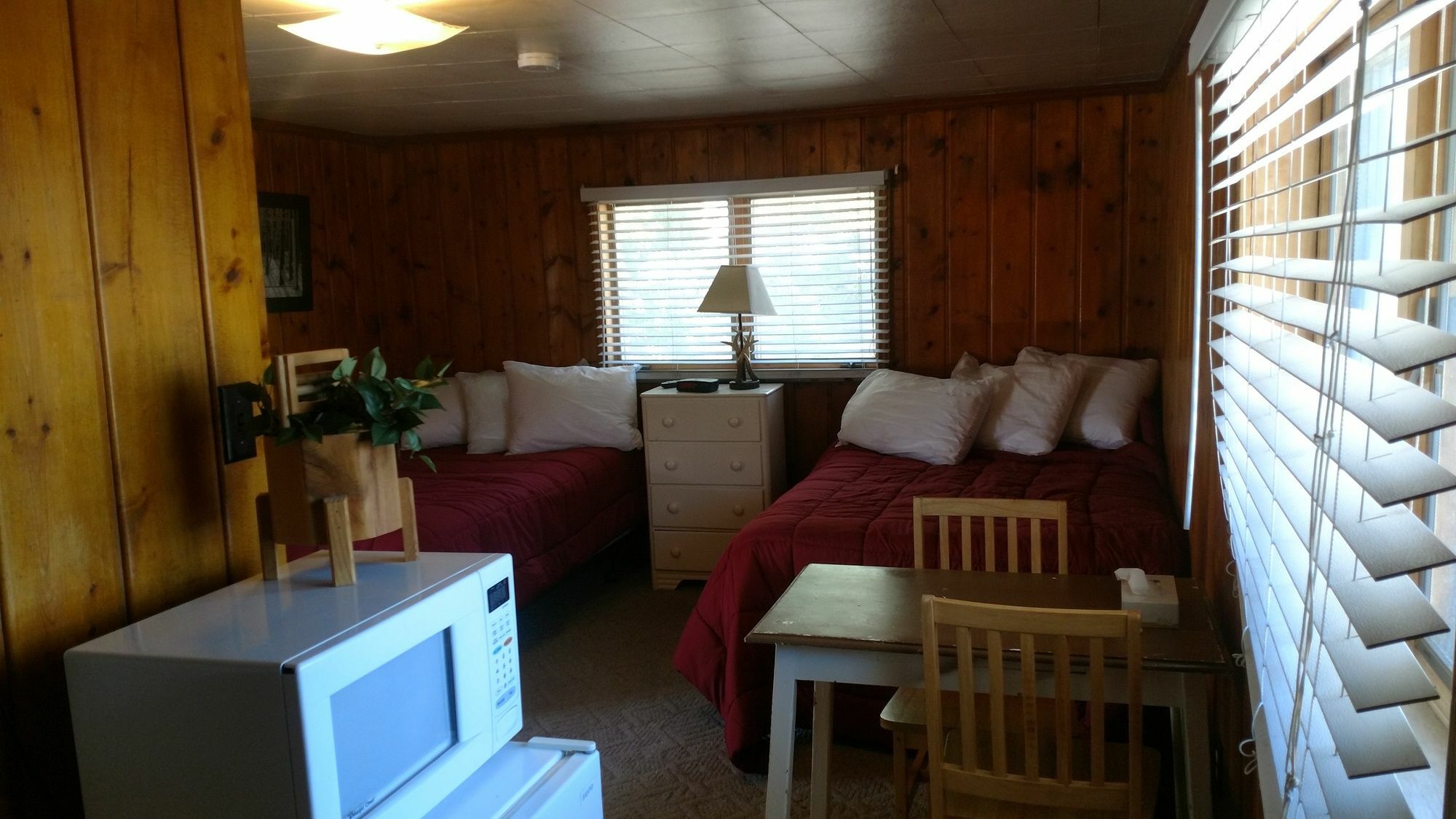Roundtop Mountain Vista - Cabins And Motel เธอร์โมโปลิส ภายนอก รูปภาพ